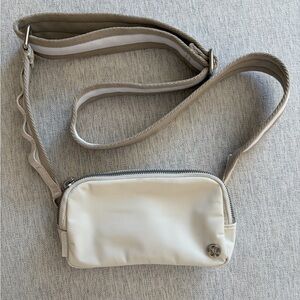 Lululemon Everywhere crossbody bag